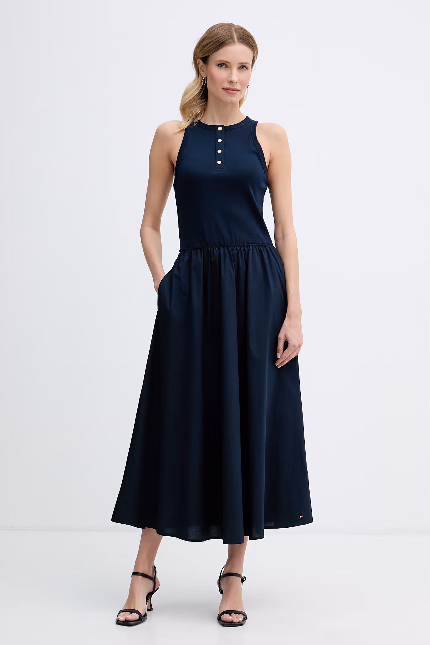 ubrania-dla-ciemnej-zimy-sukienka-letnia-kolor-granatowy-dark-winter-navy