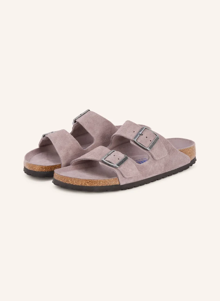 koloru-chłodnego-lata-klapki-birkenstock-fioletowo-szare