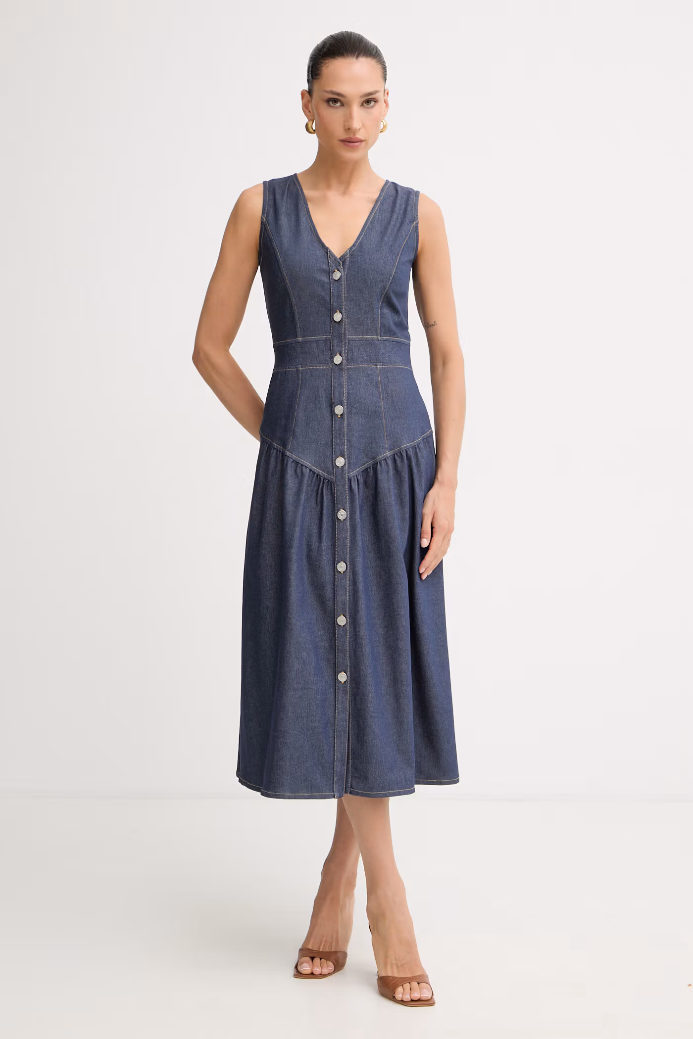 niebieski-dla-zgaszonej-jesieni-sukienka-letnia-midi-soft-autumn-blue